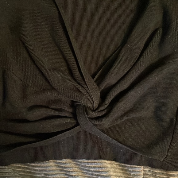 Womens Top. Size Large. Black. - Picture 3 of 4